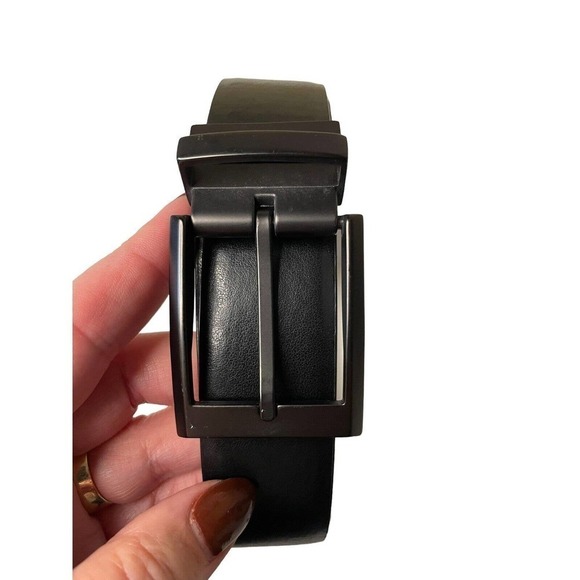 Calvin Klein Men's Reversible Black Brown Leather Belt Size 38-42 Swivel Buckle - Picture 2 of 7